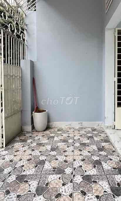 House wide, 14 meters long, 2 p. sleep +1 P. I'm going to plant a tree. One foot, one floor. Okay.