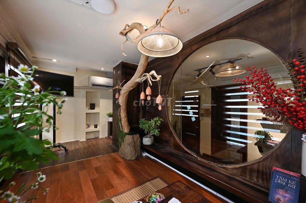 Rent a high-level apartment-- Nguyễn Trung Ngạn, District 1.