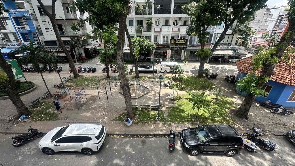We're renting apartment 2 bedrooms 60 meters.