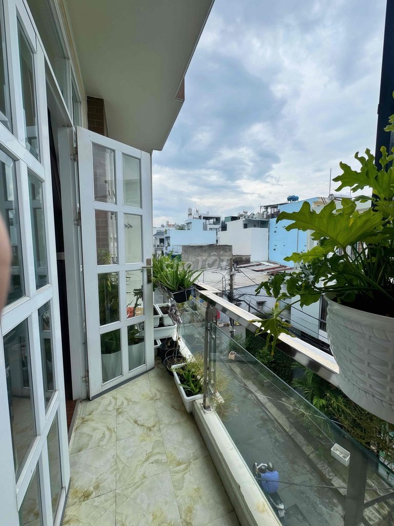 We need to fold the stu-salt balcony in Tân Phú.
