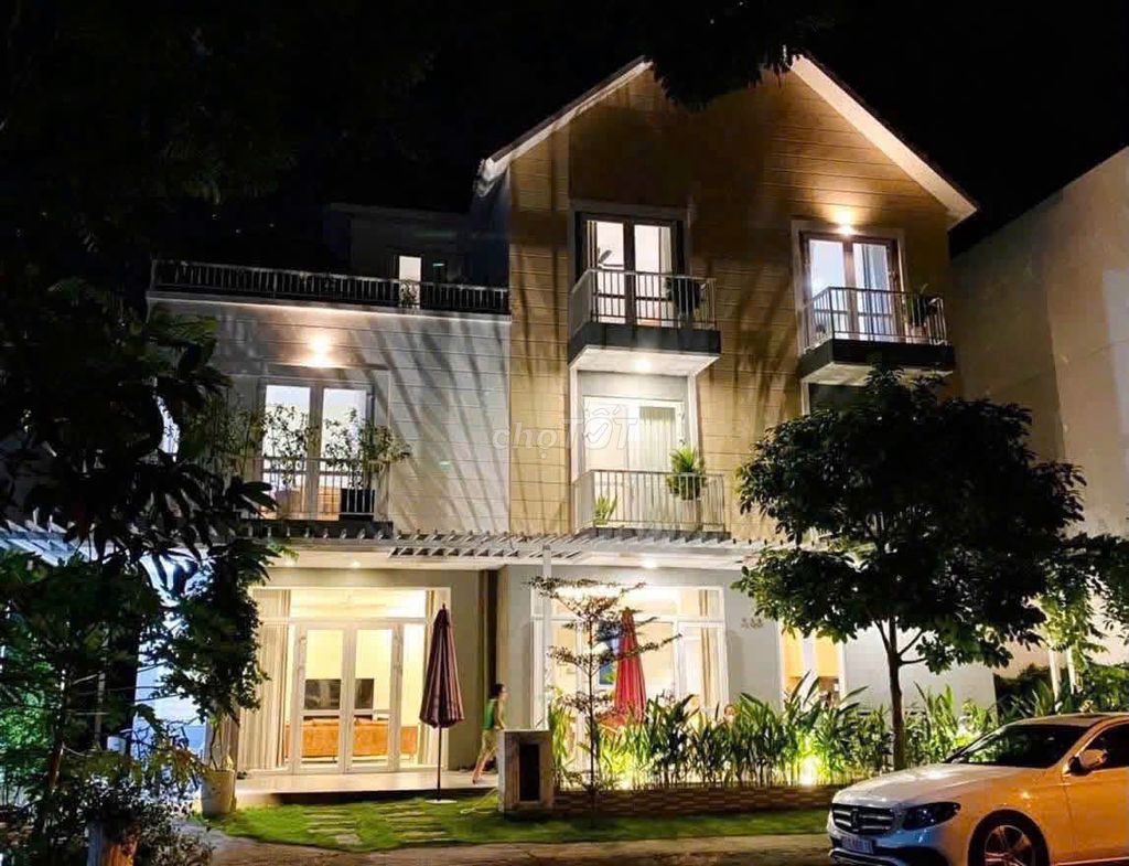 - Clear the park - Park Riverside District 9 360 M2 - 3 floors - Car