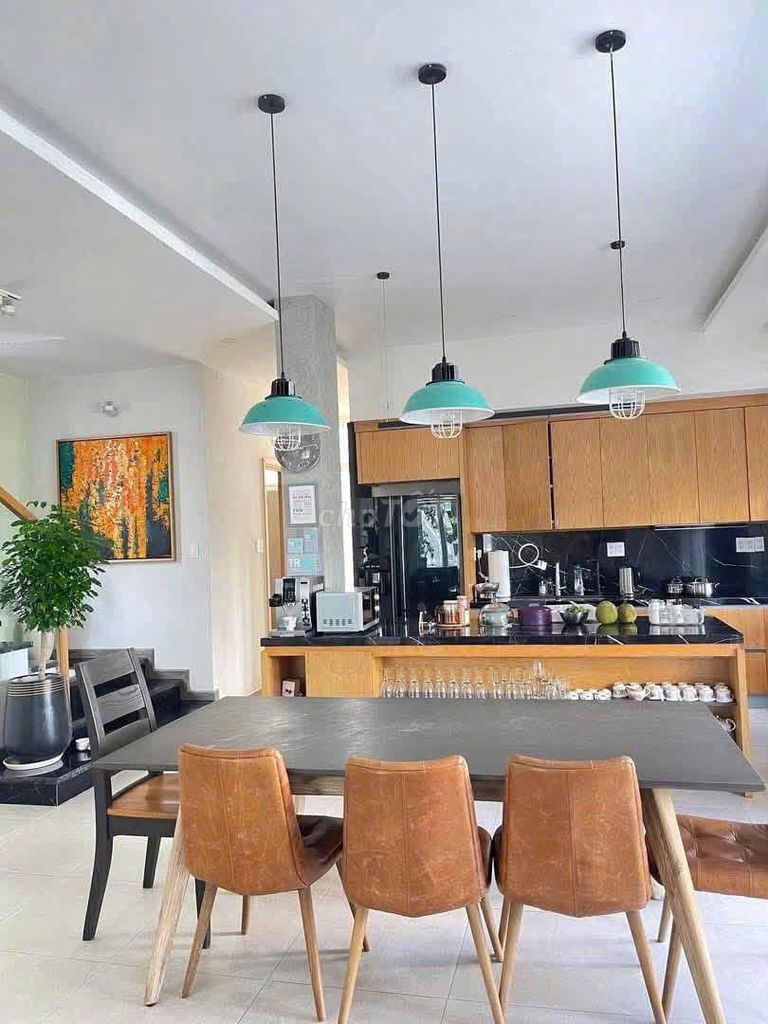 - Clear the park - Park Riverside District 9 360 M2 - 3 floors - Car