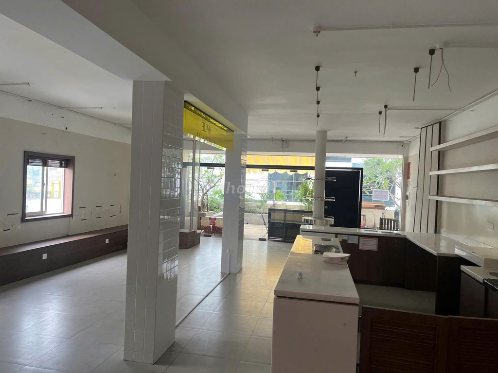 Rent 5th floor-- 35 Nguyễn Văn Tráng, District 1 – 140 M2 -- 35 million.