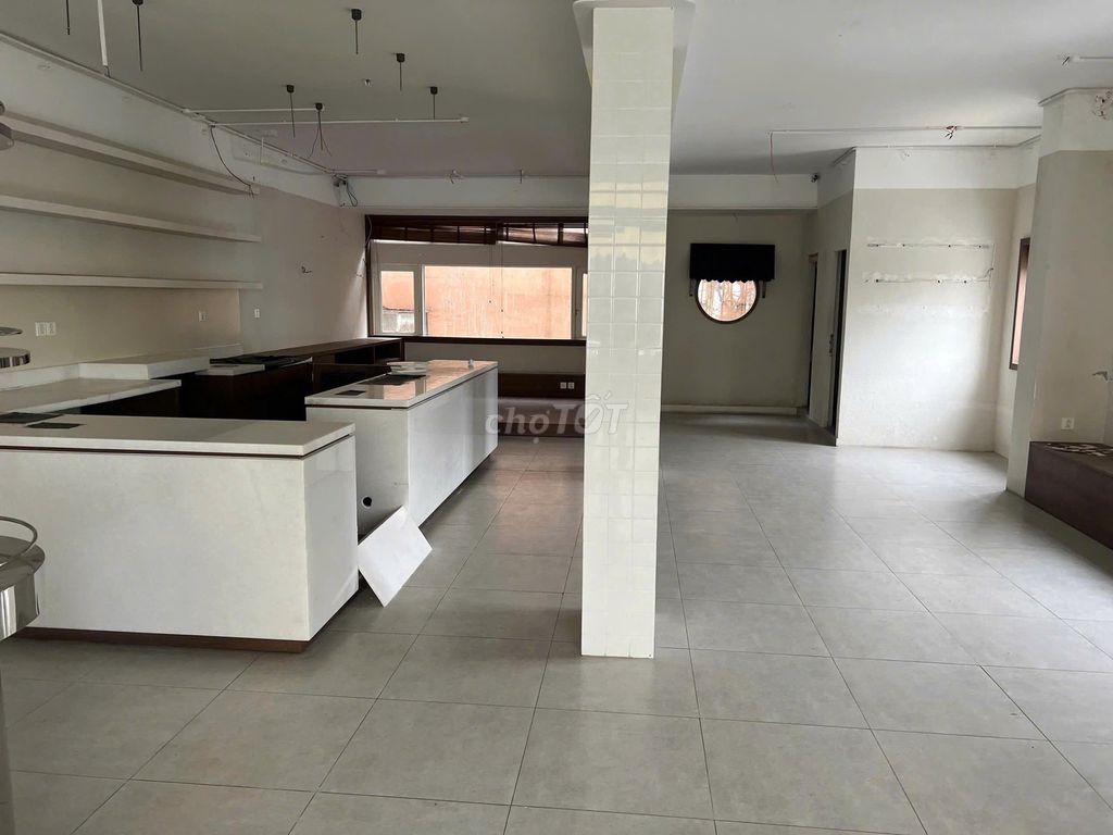 Rent 5th floor-- 35 Nguyễn Văn Tráng, District 1 – 140 M2 -- 35 million.