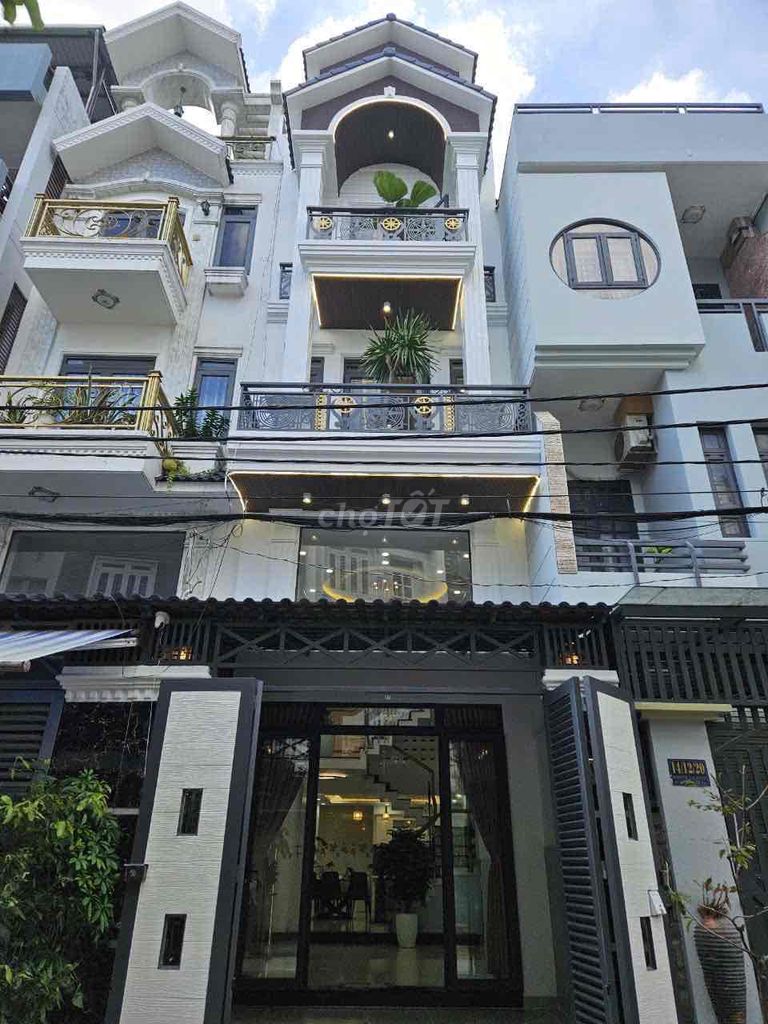Su Street sleeps 4 x 17 meters 1 .1 .1 .3 bedrooms 4.5 toilets