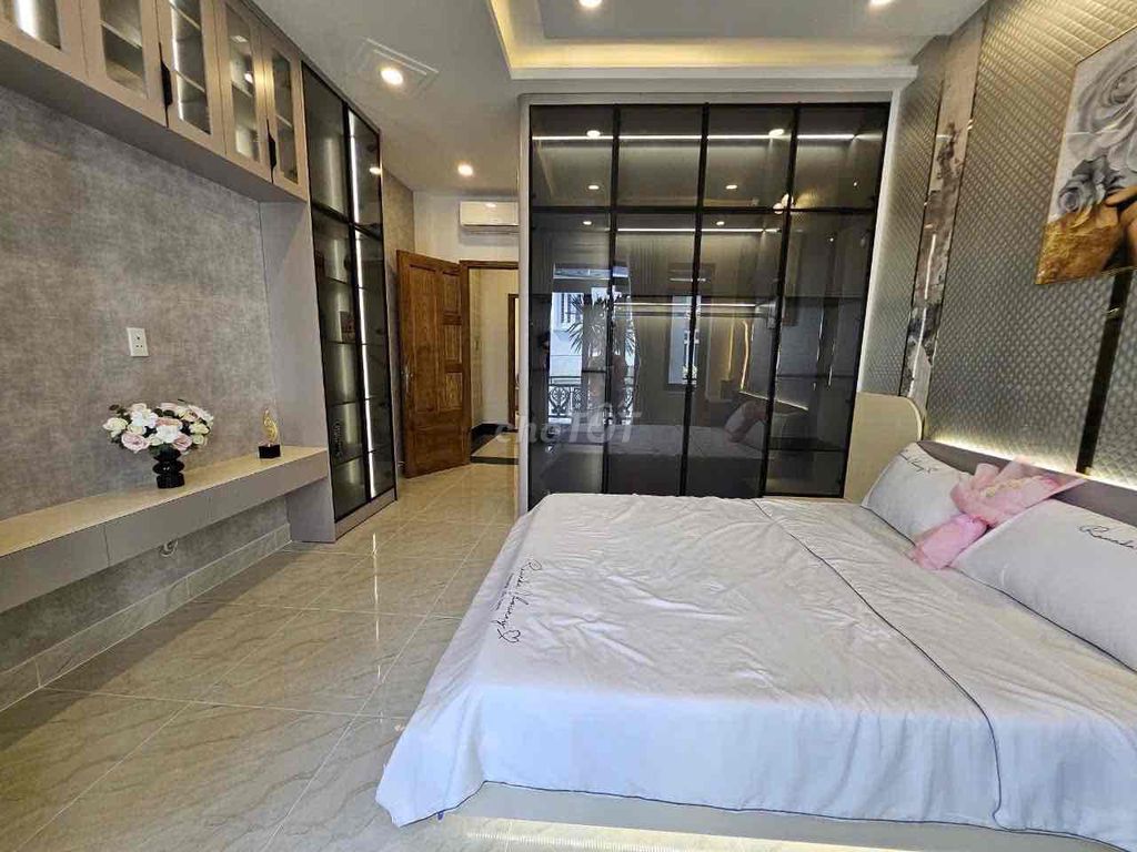 Su Street sleeps 4 x 17 meters 1 .1 .1 .3 bedrooms 4.5 toilets