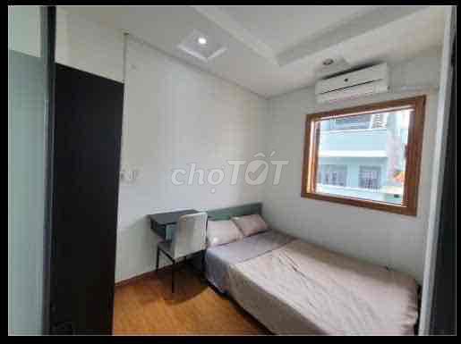 It's the owner who rents the two-room service departments, the full interior at the center of Bình Thạnh.