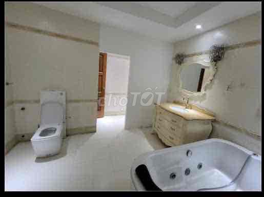 It's the owner who rents the two-room service departments, the full interior at the center of Bình Thạnh.