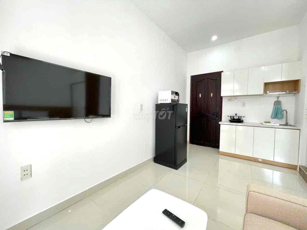 Phan Đăng Lưu – balcony studio 35 M2, full new furniture 100%