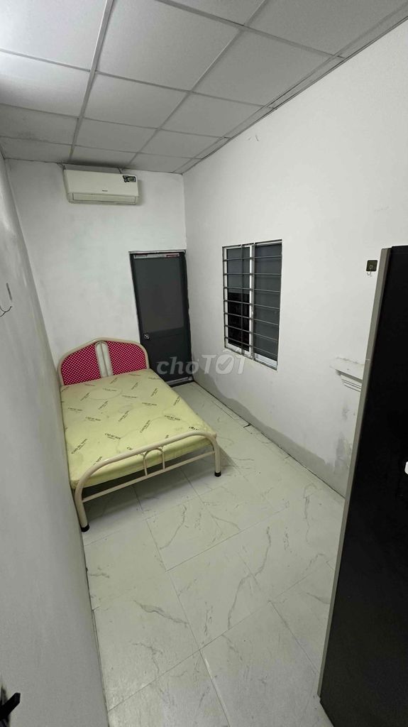 The owner rented a full two-room furniture.