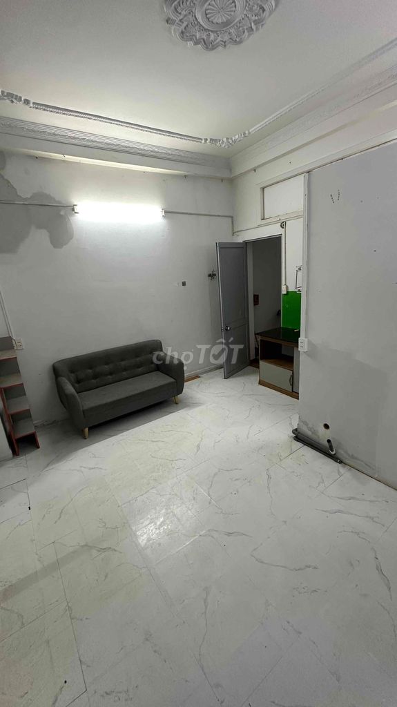 The owner rented a full two-room furniture.