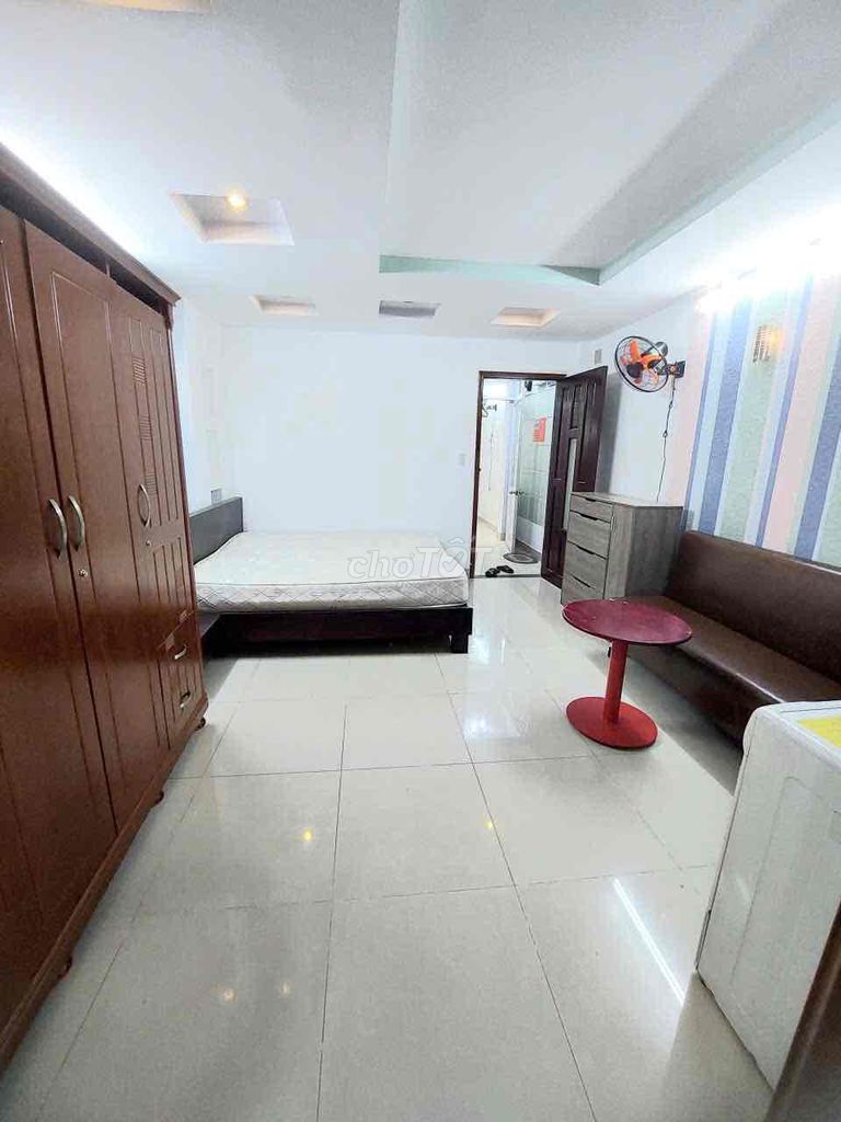 Kitchen break room - full interior - 4.6 million per month.
