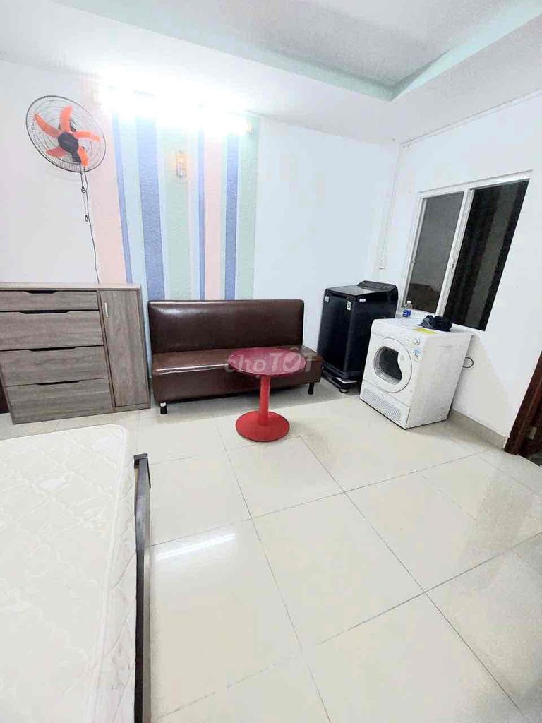 Kitchen break room - full interior - 4.6 million per month.
