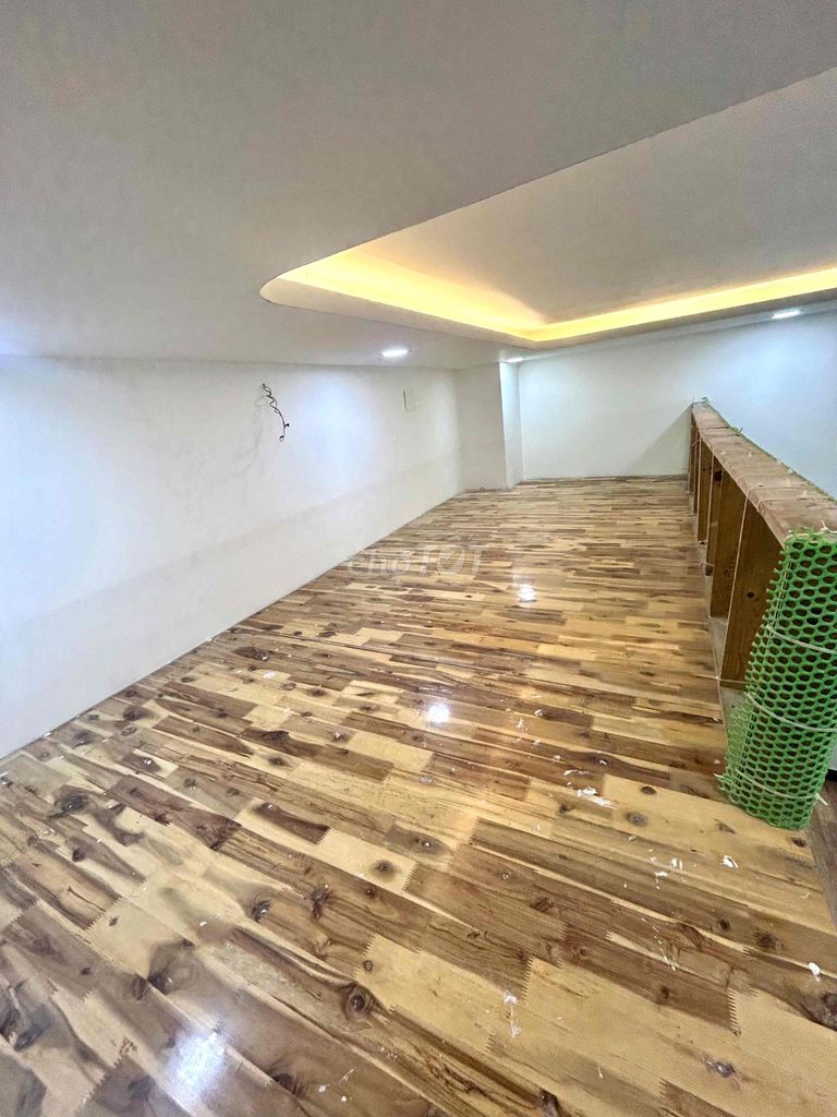 Rent a hotel room downtown in the midtown area. 3-2, 2 m, full comfort.