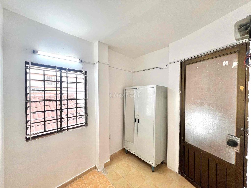 Rent a free time room - not post-million-eight.