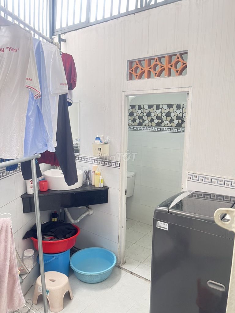 P. House alone. Full interior. Free washing machines. Hot water.