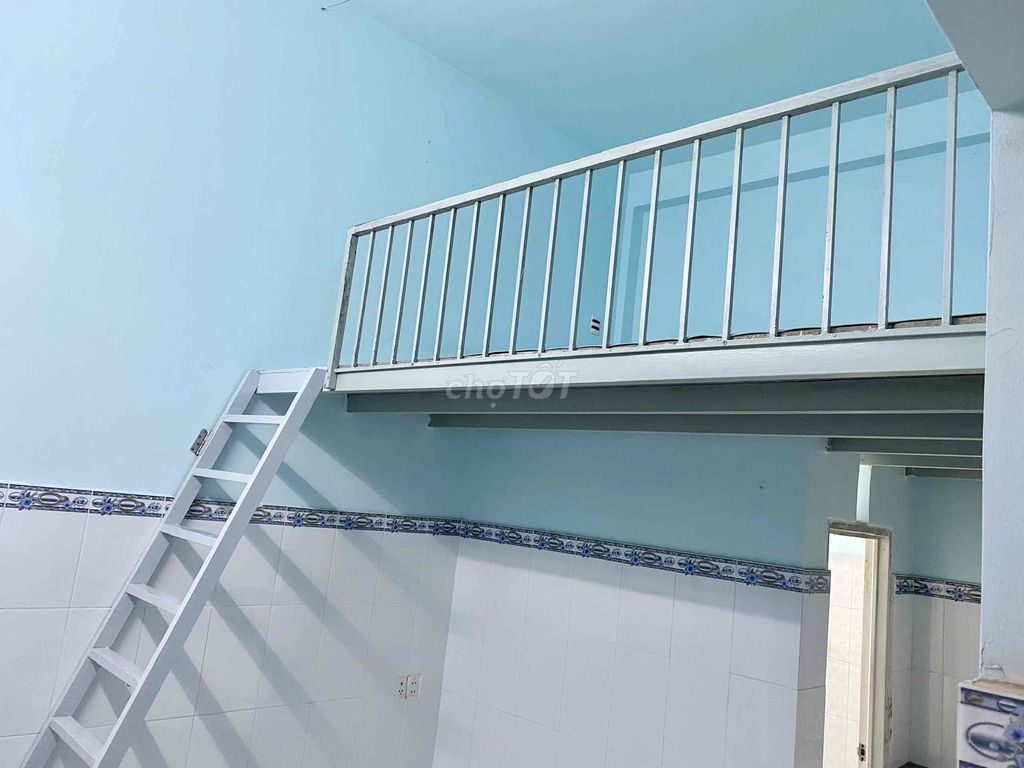 Rent a room near the Funky District 7 bridge