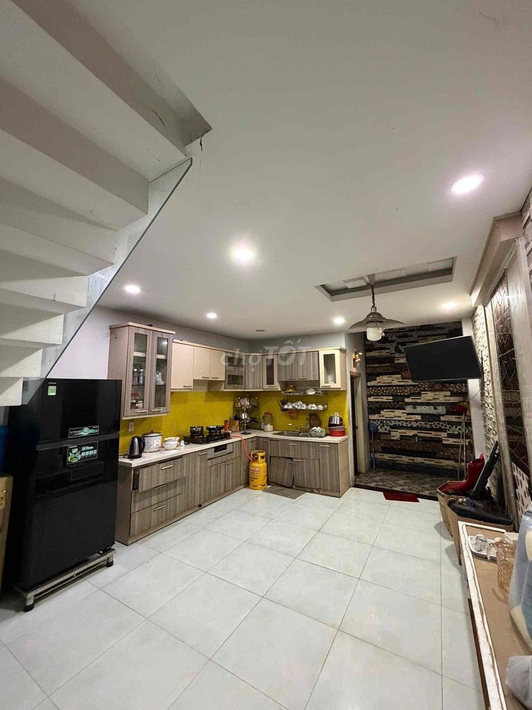 Rent the original house 7 e. Phan Huy Ích 16 million 3 stories