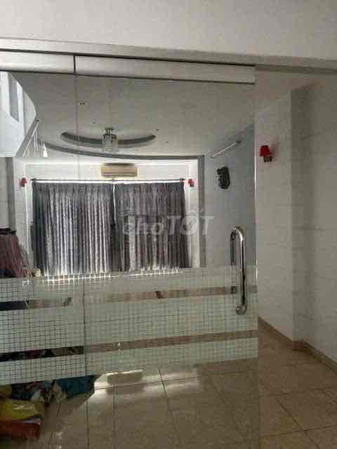 4 meters long 20 meters 4 floors O 9 3 3 3 3 2 2 8 3