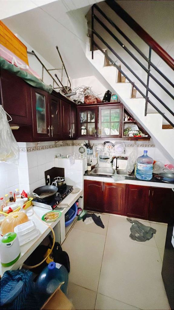 Renting the entire Xóm Chiếu street deposit, 4th.