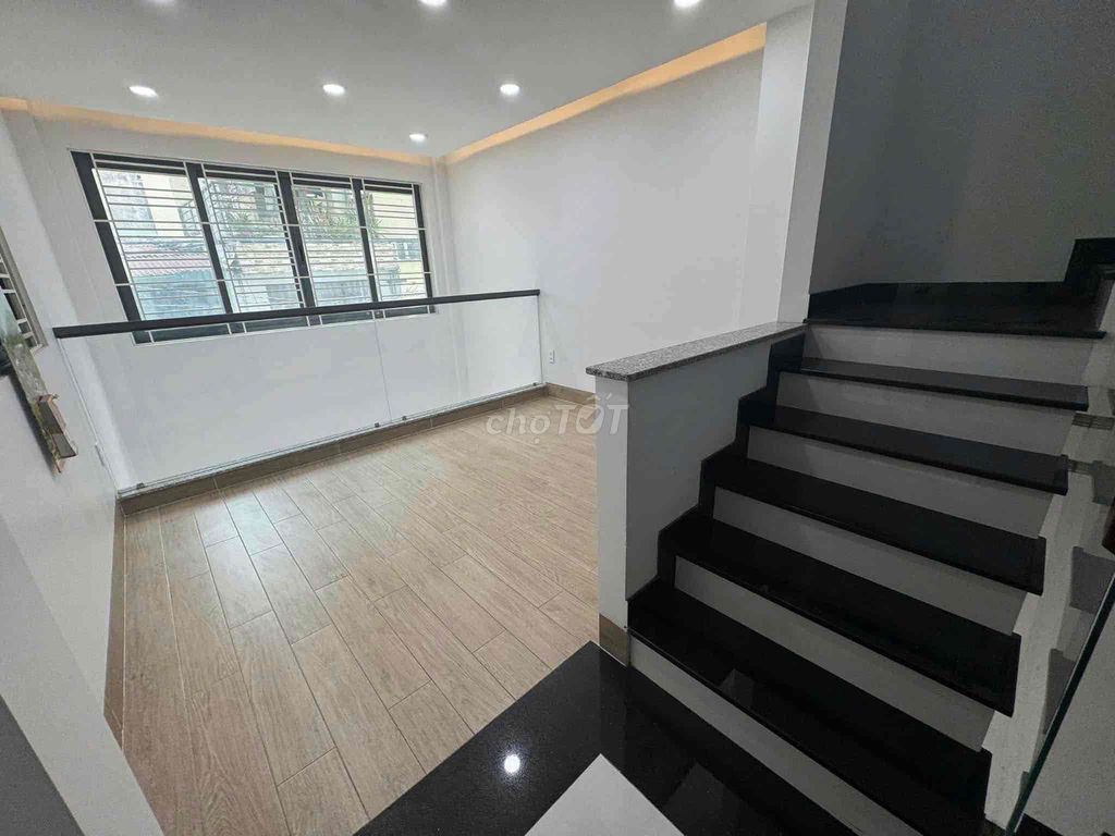 5 bedroom 3.3 x 13 Mt.