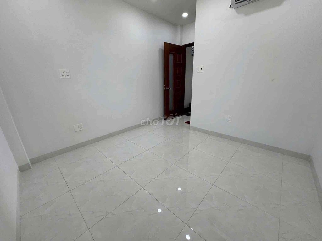 5 bedroom 3.3 x 13 Mt.