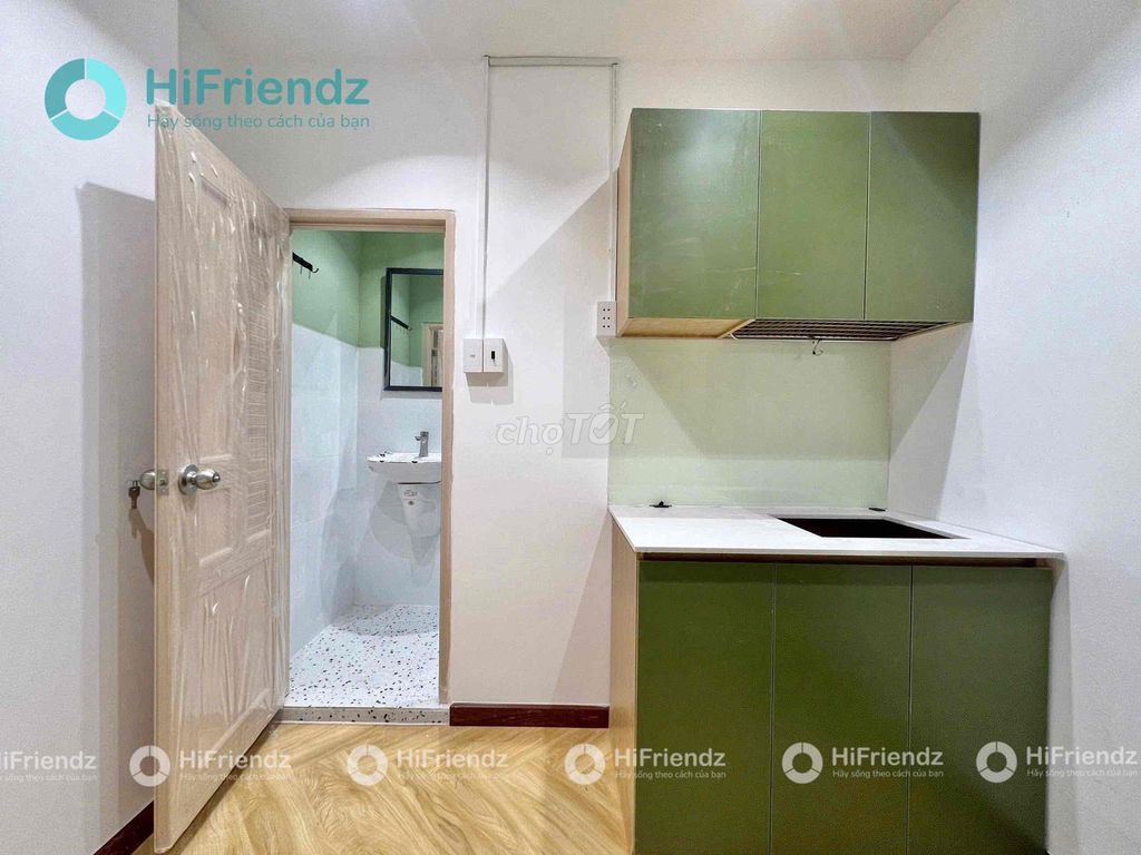 Room one, kitchen bedroom, sky windows open at the airport, etow