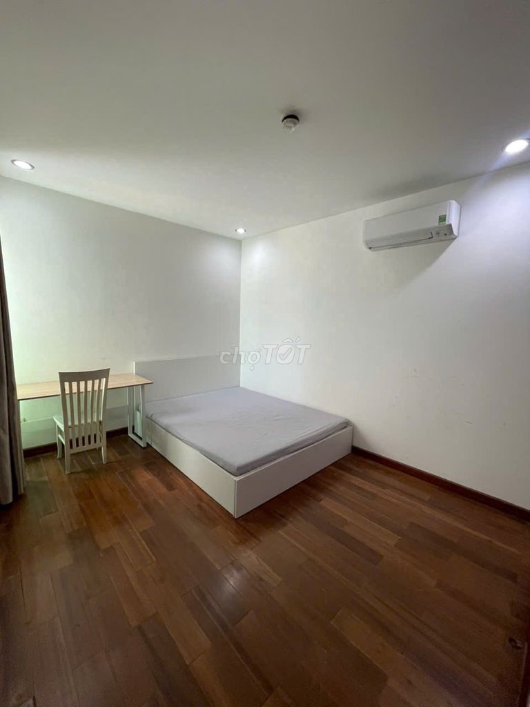 Rent room in the halg1 (nearlytte-Quen) apartment.
