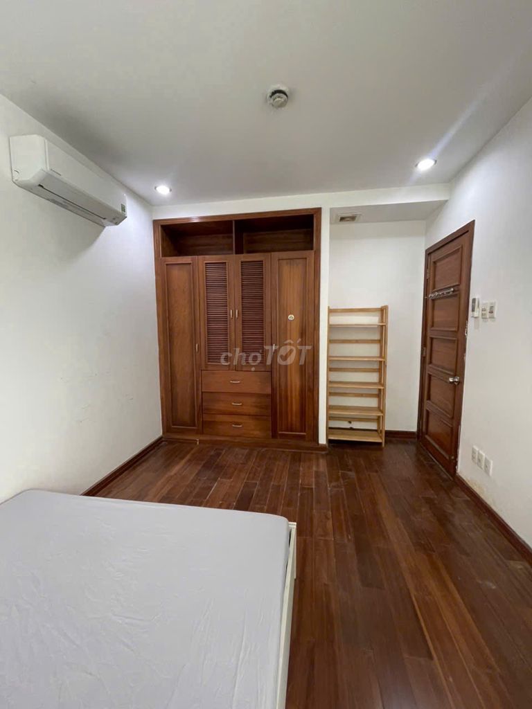 Rent room in the halg1 (nearlytte-Quen) apartment.