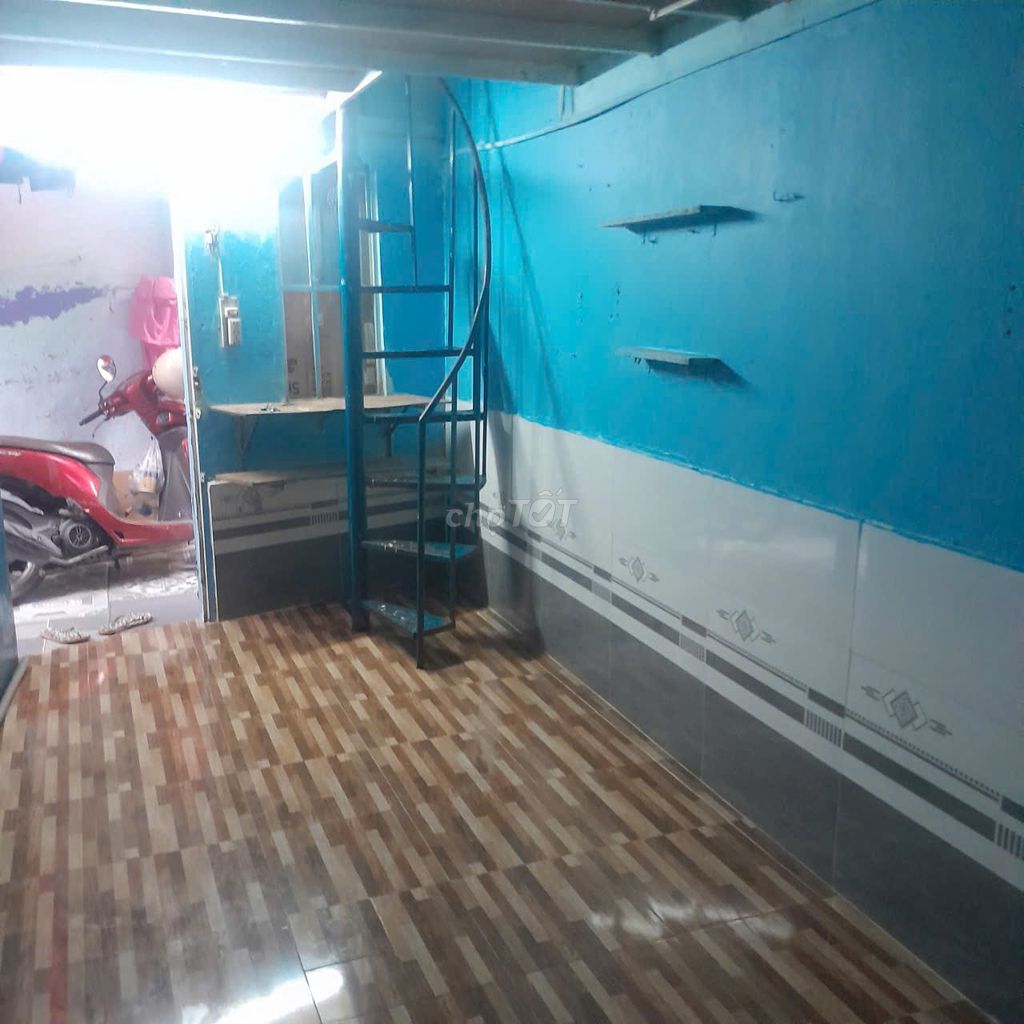 Rent a free hotel.