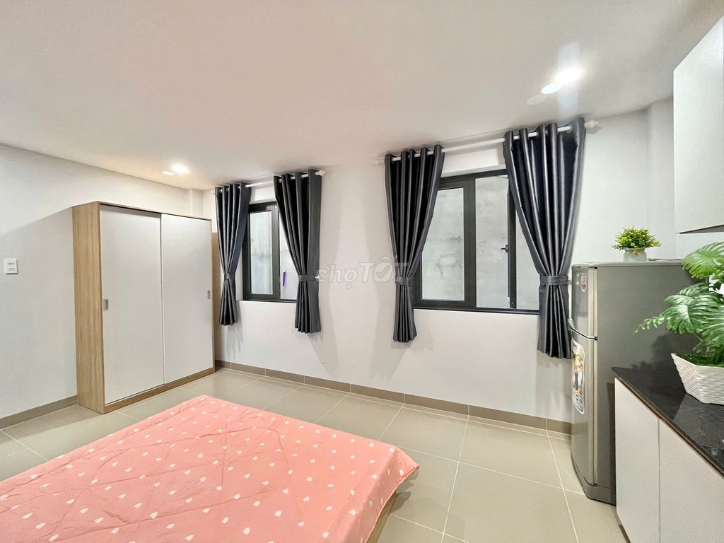 Super pretty studio right at the sound-bar -25 M2-full interior - machine sky windows
