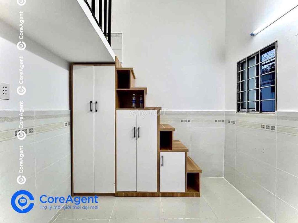 Rent a two-salt balcony room near the 11th district shower.