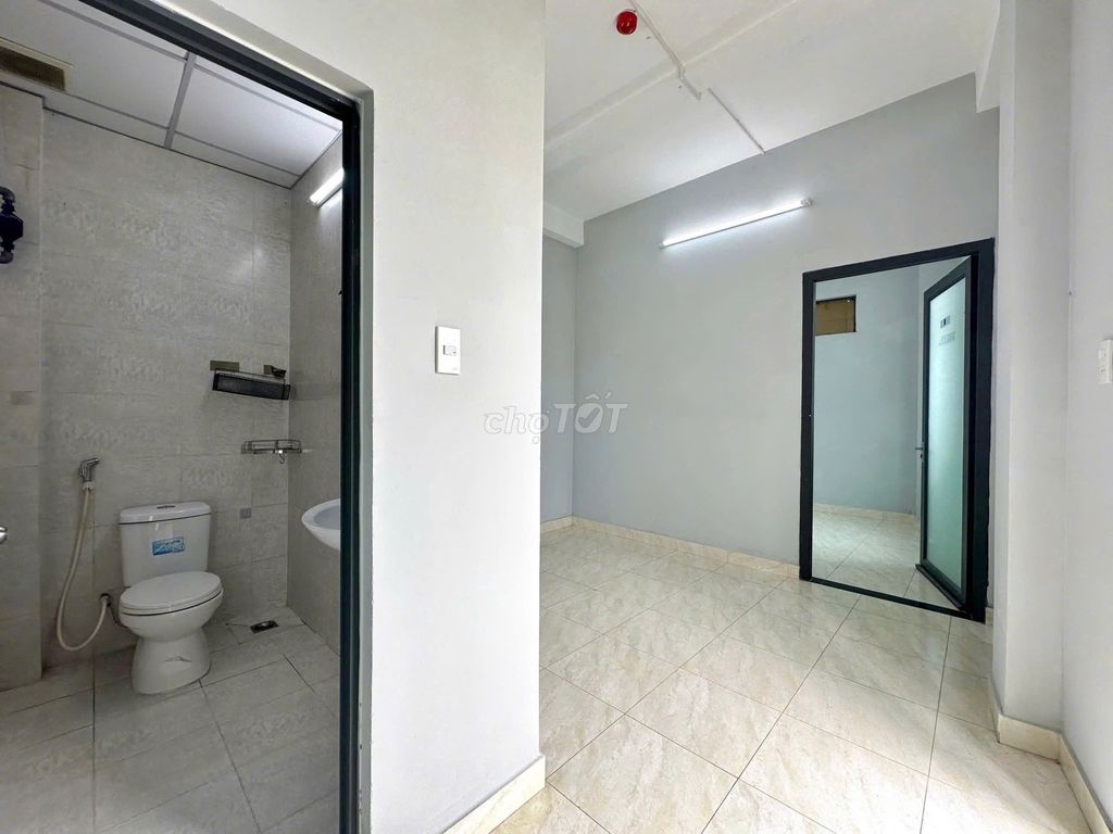 Small apartment one bedroom, two bedrooms in the next school.