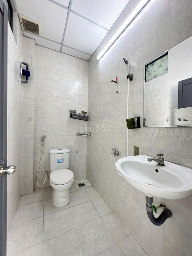 Small apartment one bedroom, two bedrooms in the next school.