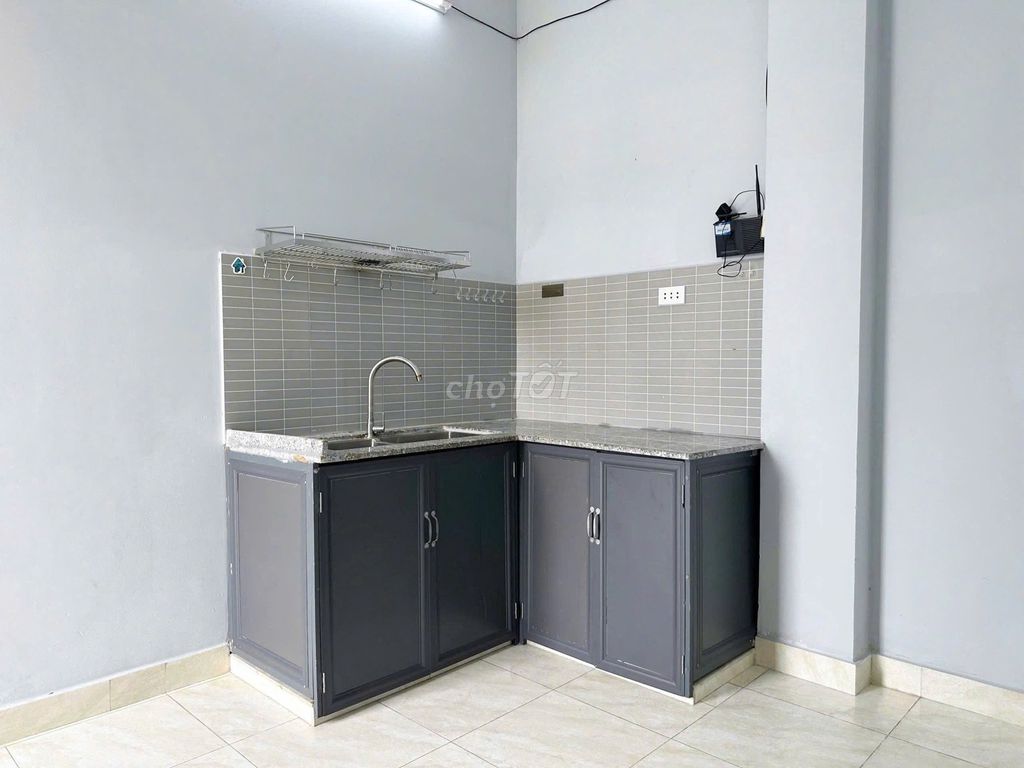Small apartment one bedroom, two bedrooms in the next school.