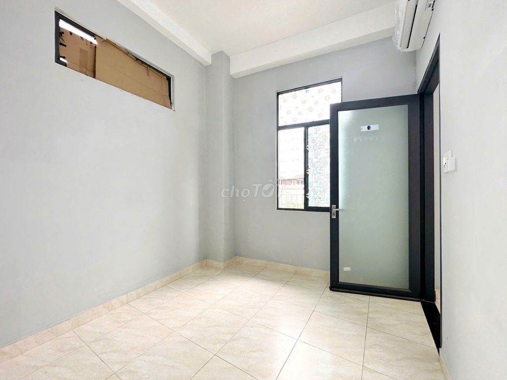 Small apartment one bedroom, two bedrooms in the next school.