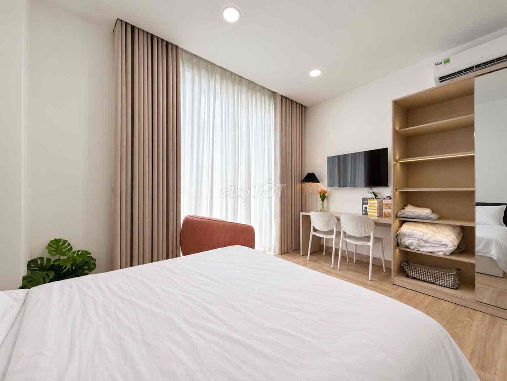 The apartment is located near the airport. 200 meters at 8 million2.