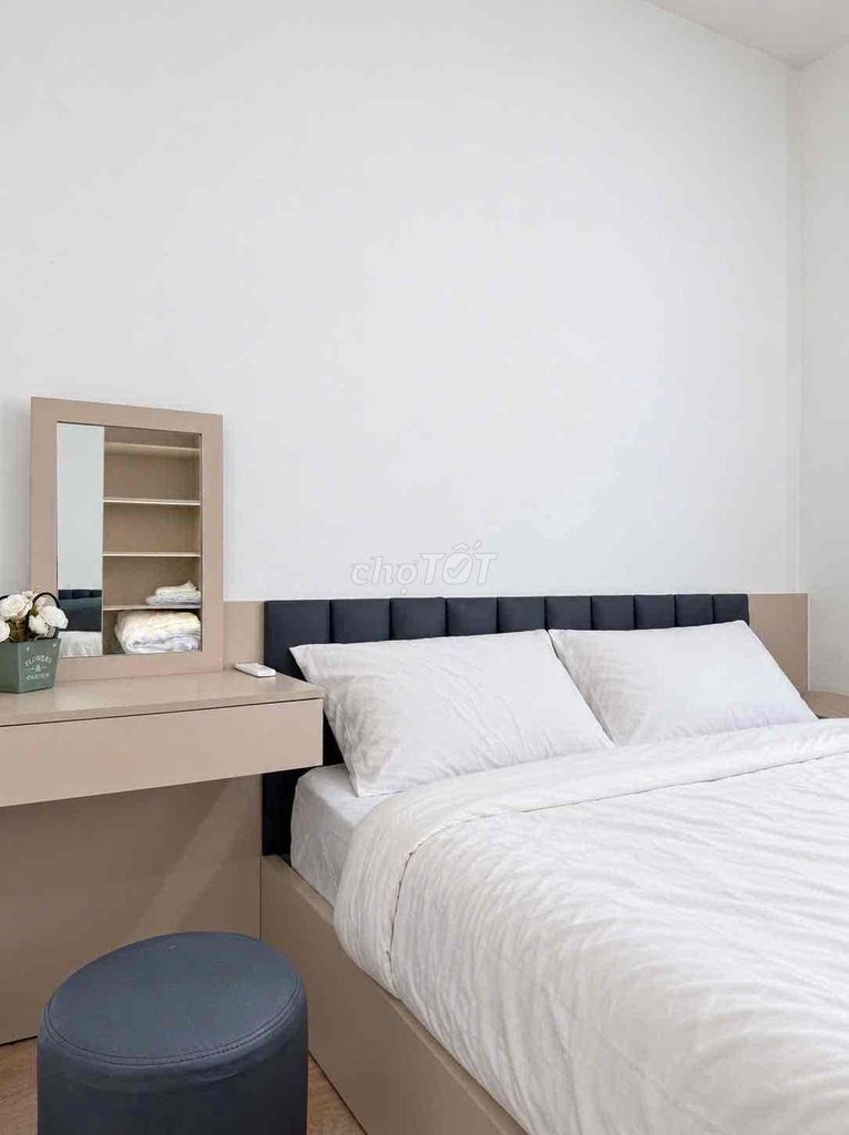 The apartment is located near the airport. 200 meters at 8 million2.