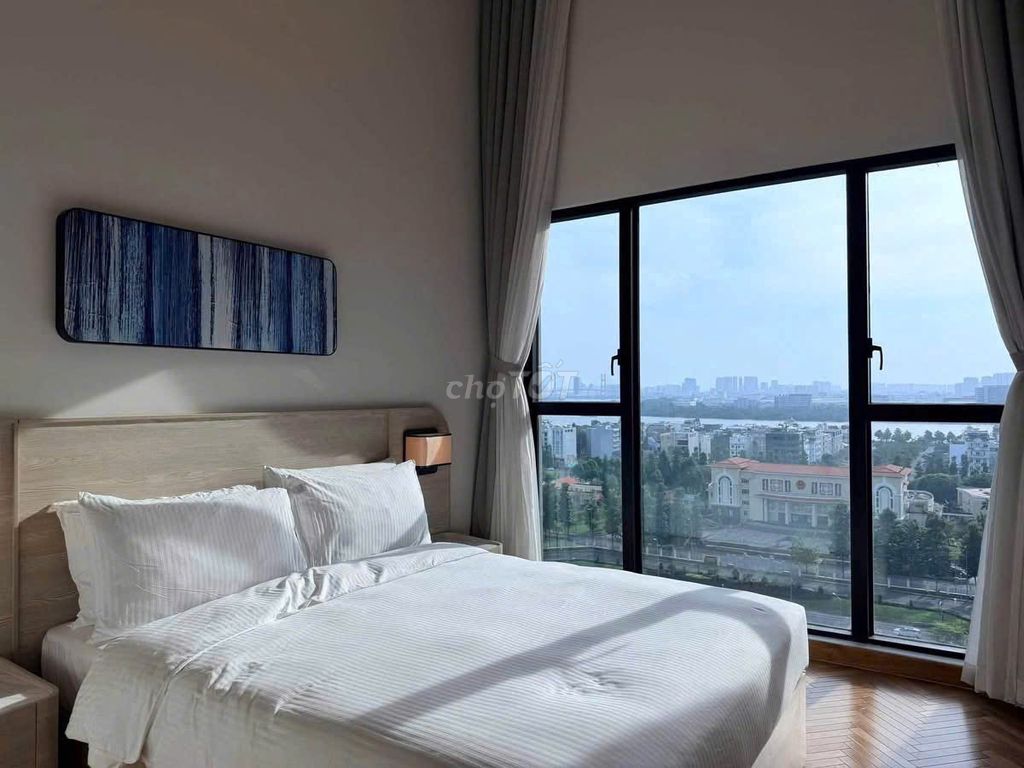 Two bedrooms, two bathrooms, Someress Building, good market price.
