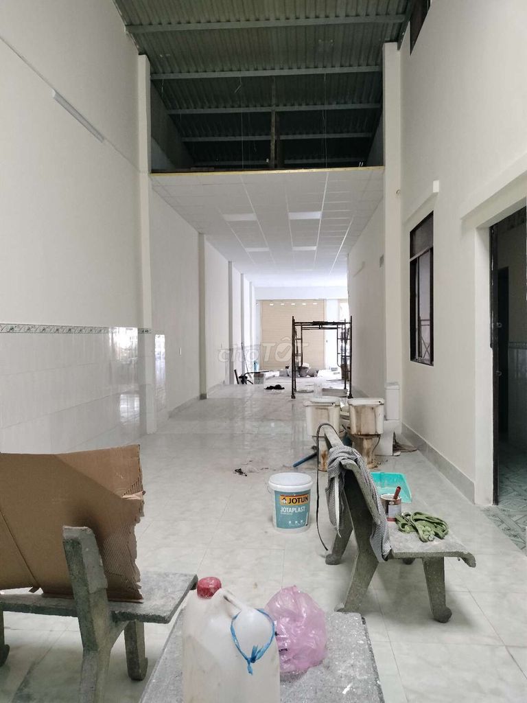 To rent a house. Nguyễn Ảnh Thủ. 400 M2 combined with 4 floors. Nice position.