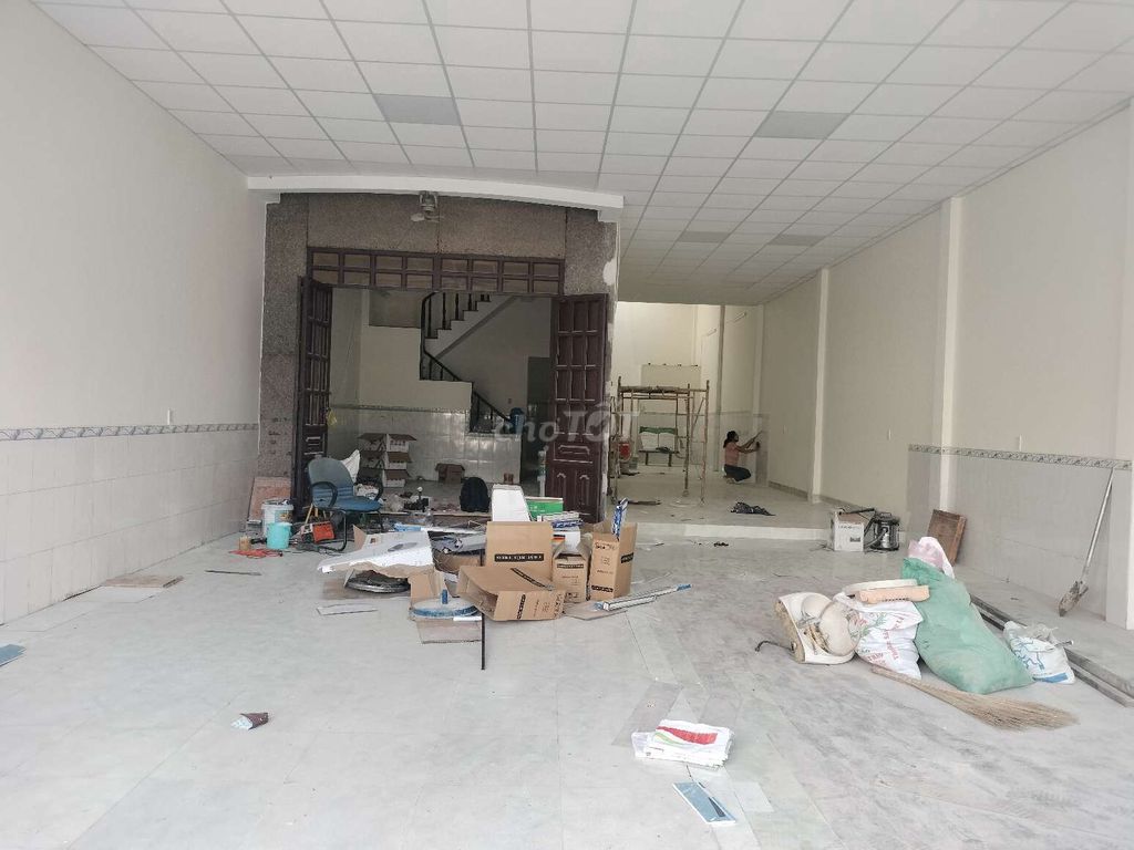 To rent a house. Nguyễn Ảnh Thủ. 400 M2 combined with 4 floors. Nice position.