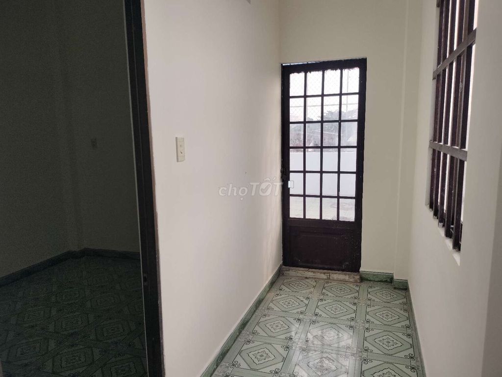 To rent a house. Nguyễn Ảnh Thủ. 400 M2 combined with 4 floors. Nice position.