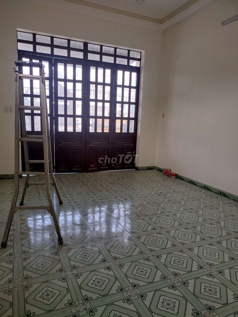 To rent a house. Nguyễn Ảnh Thủ. 400 M2 combined with 4 floors. Nice position.