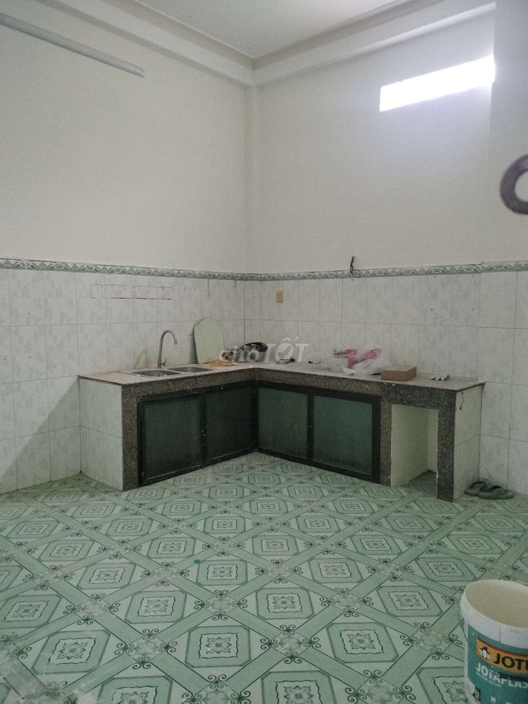 To rent a house. Nguyễn Ảnh Thủ. 400 M2 combined with 4 floors. Nice position.