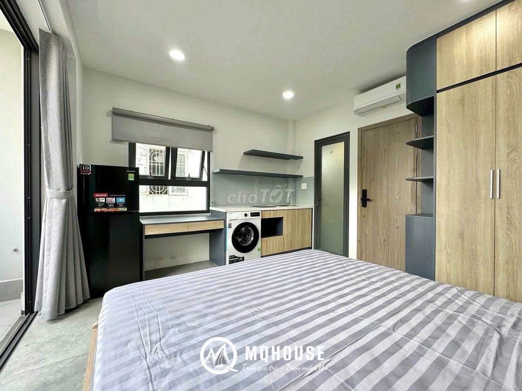 Rent the 4th place near Etown, Đoàn Văn Bơ, balcony, washing machine.