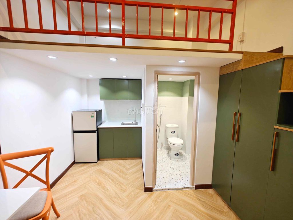 The student room has a full Ngay vòng xoay Hoàng Văn Thụ interior.