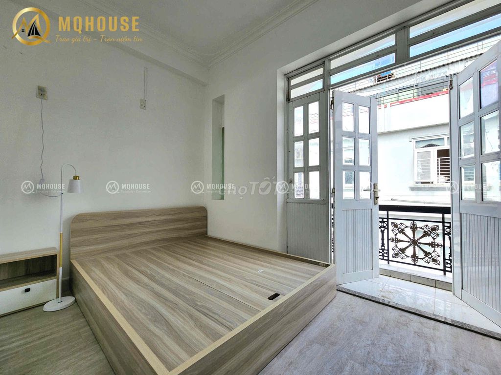 The balcony studio is located right in the part of the T3 station.