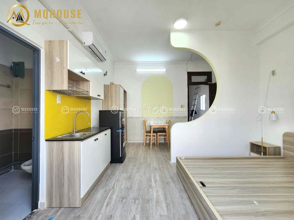 The balcony studio is located right in the part of the T3 station.