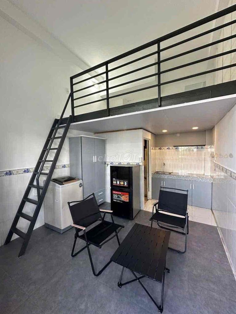 Duprix has his own balcony near Mount Fuji, which is free through Cresent and District 1.