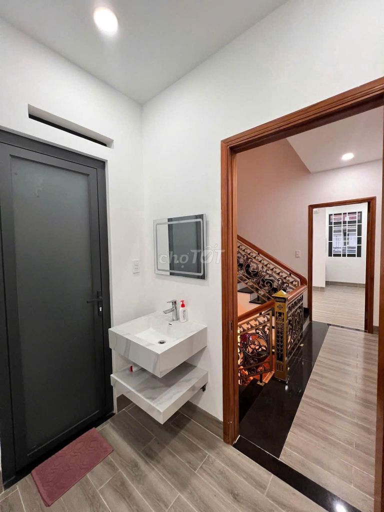 New four floors. 5 Linh Chiểu.